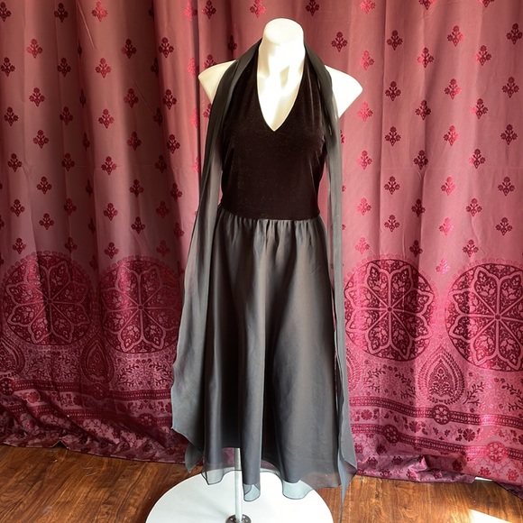 VTG Nineties Velvet Halter Dress Size Eight With Sash - Picture 2 of 14